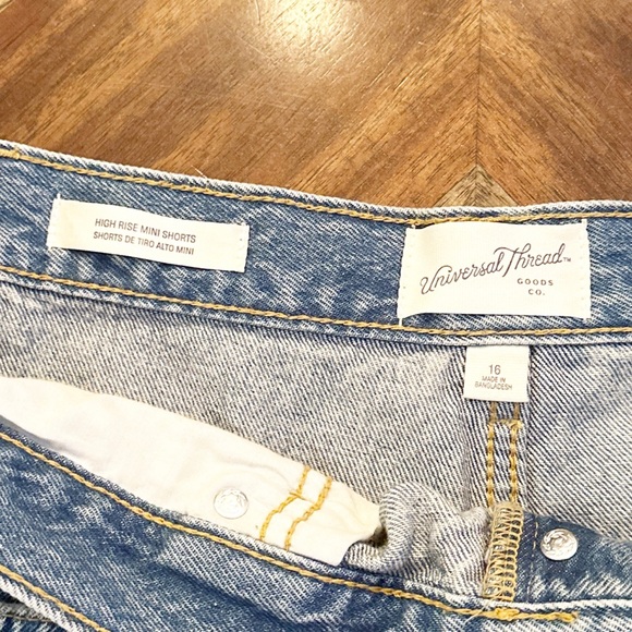 Universal Thread Distressed High Waist Mini Cut-Off Denim Shorts Size 16 - Picture 4 of 6
